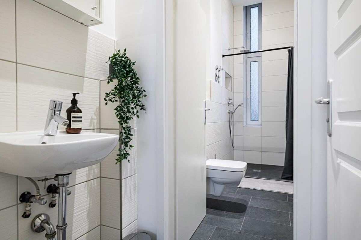 Homely Berlin - Spacious, Modern, S-Bahn Nearby , Groups & Families Экстерьер фото